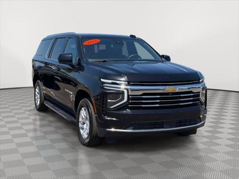 Used 2025 Chevrolet Suburban LT AWD/4WD image 1