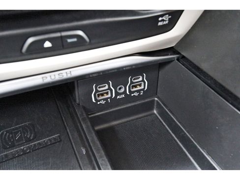 Used 2021 Chrysler Pacifica Limited w/ Uconnect Theater Family Group image 32