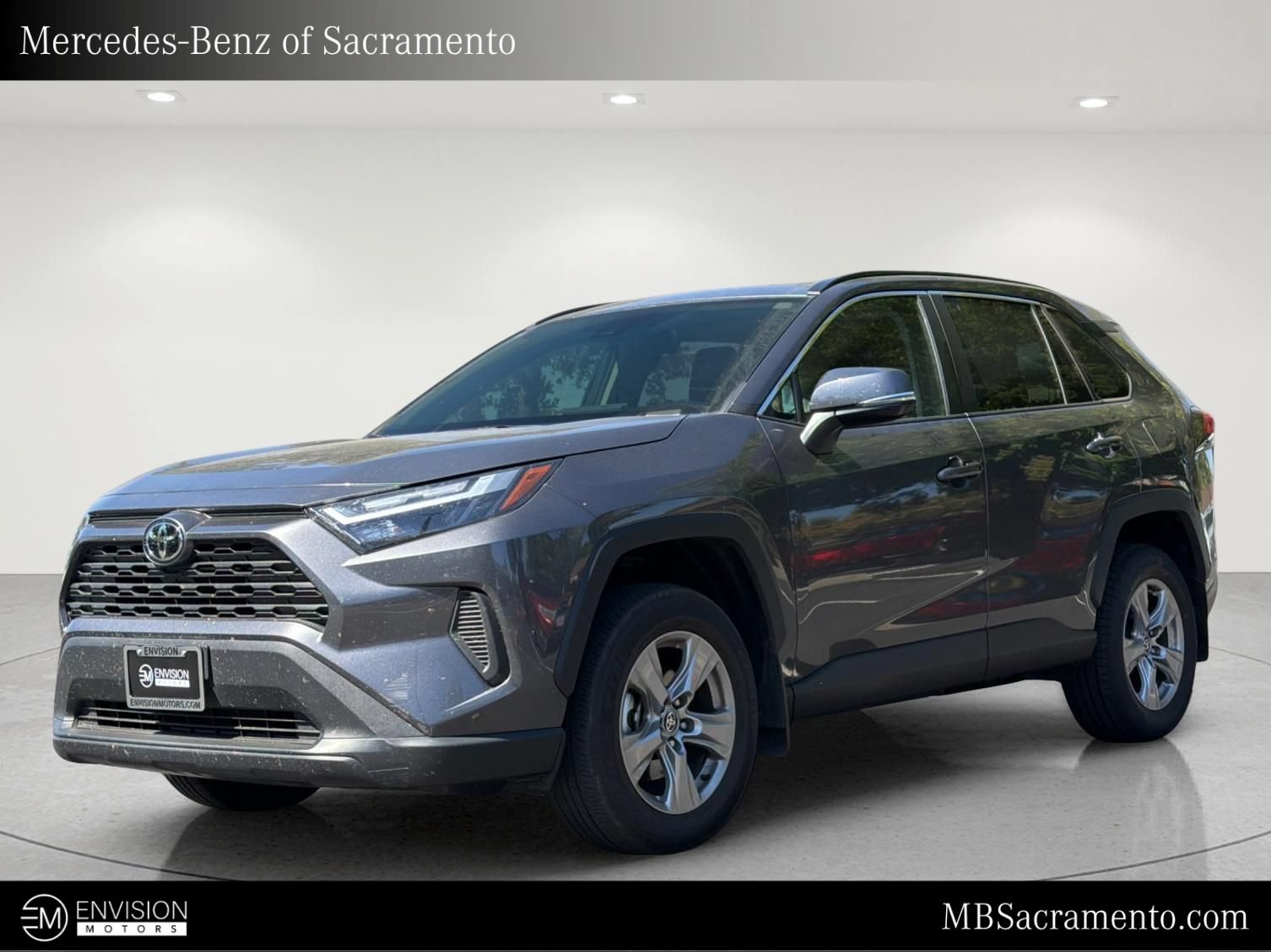 Used 2022 Toyota RAV4 XLE w/ Convenience Package FWD image 1