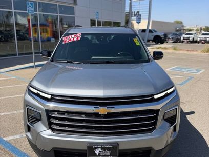Used 2024 Chevrolet Traverse LT