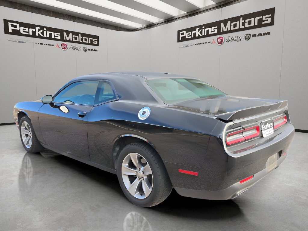 Used 2018 Dodge Challenger SXT RWD image 3