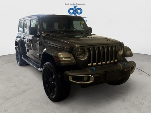 Used 2023 Jeep Wrangler Unlimited Sahara w/ Cold Weather Group AWD/4WD image 27