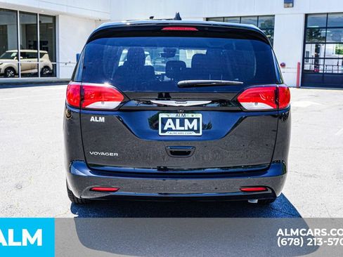 Used 2023 Chrysler Voyager LX FWD image 9