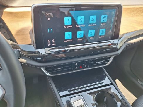 Used 2025 Volkswagen Atlas SE FWD image 13