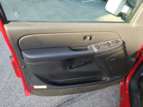 Used 2004 GMC Sierra 1500 SLE w/ Light Duty Power Package image 32