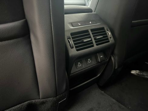 Used 2025 Land Rover Discovery Sport S image 17