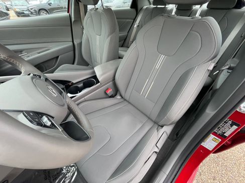 Used 2025 Hyundai Elantra SEL image 37
