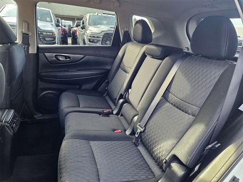 Used 2017 Nissan Rogue SV w/ Sun & Sound Touring Package image 15