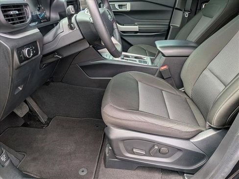 Used 2024 Ford Explorer XLT RWD image 15
