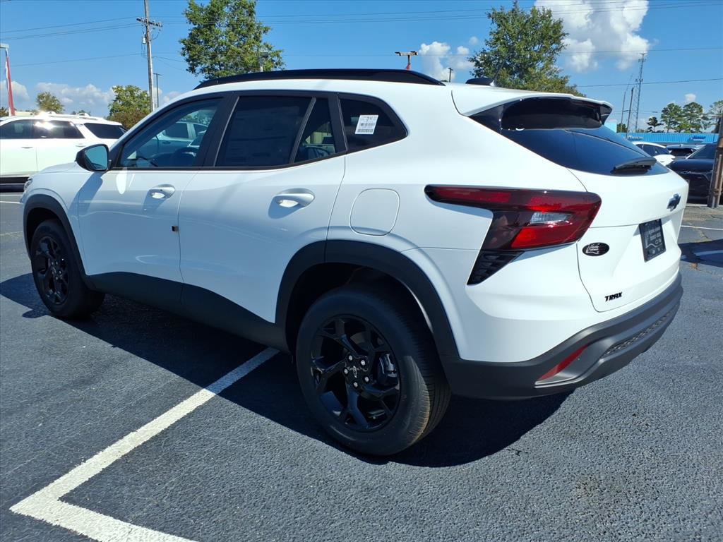 New 2026 Chevrolet Trax LT w/ Midnight Edition FWD image 5