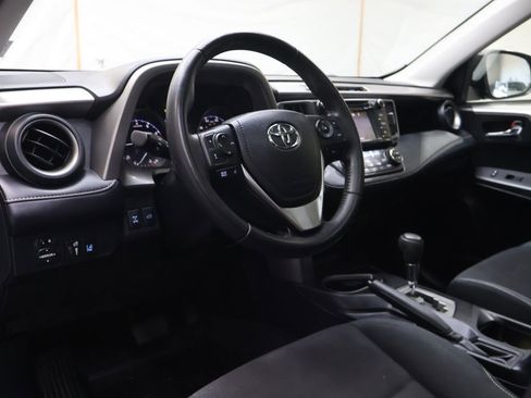 Used 2018 Toyota RAV4 XLE AWD/4WD image 18