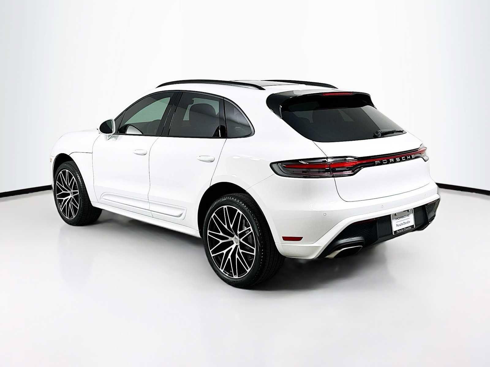 Used 2026 Porsche Macan AWD/4WD image 3