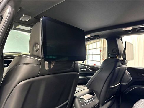 Used 2023 Cadillac Escalade Sport Platinum w/ LPO, ONYX Package AWD/4WD image 39