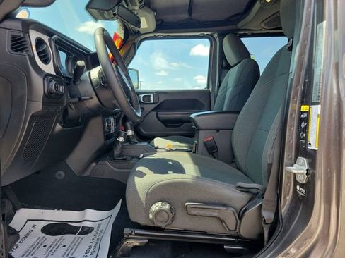 Used 2025 Jeep Gladiator Sport AWD/4WD image 15