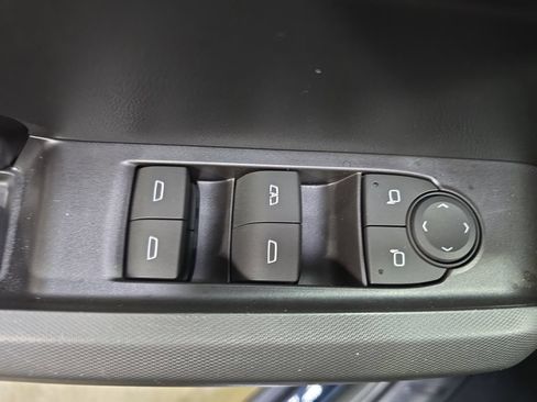 Used 2024 Chevrolet Colorado LT w/ LT Convenience Package III RWD image 29