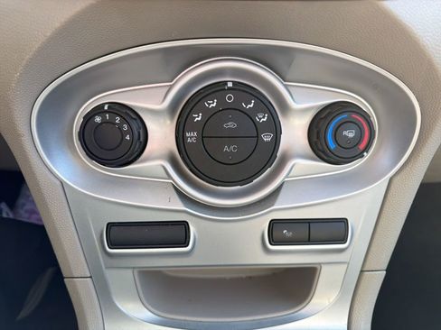 Used 2016 Ford Fiesta SE image 32