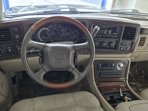 Used 2002 Cadillac Escalade Base AWD image 21