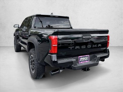 Certified 2025 Toyota Tacoma TRD Off-Road AWD/4WD image 5