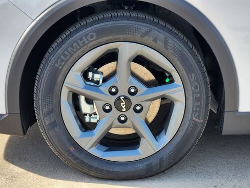 New 2025 Kia K4 LXS image 8