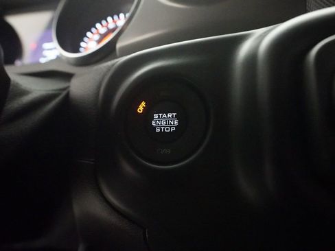 Used 2021 Jeep Gladiator Willys image 29