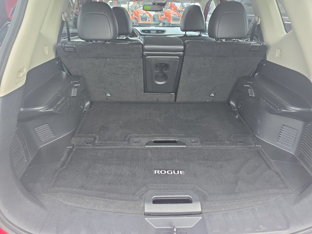 Used 2017 Nissan Rogue SL w/ SL Premium Package FWD image 9