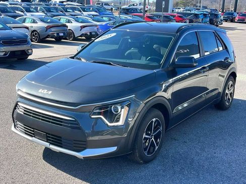 Certified 2025 Kia Niro EX image 33