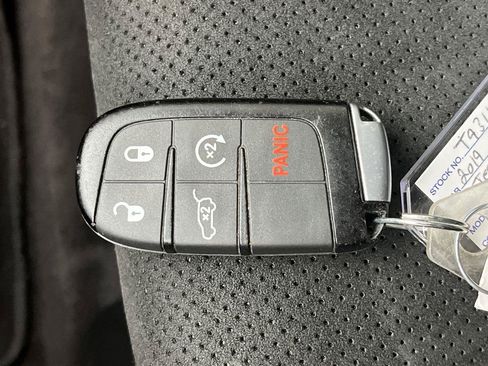Used 2019 Jeep Grand Cherokee Altitude AWD/4WD image 27