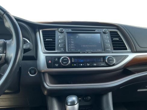 Used 2019 Toyota Highlander Limited AWD/4WD image 11