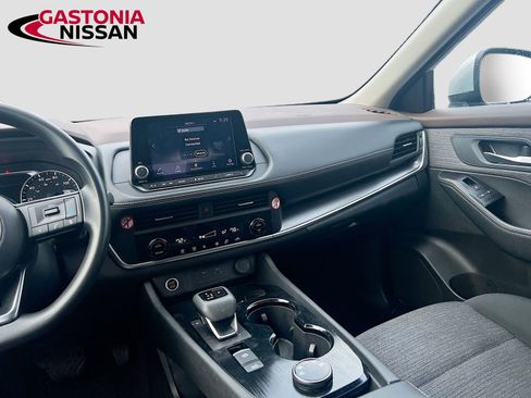 Used 2023 Nissan Rogue SV image 29