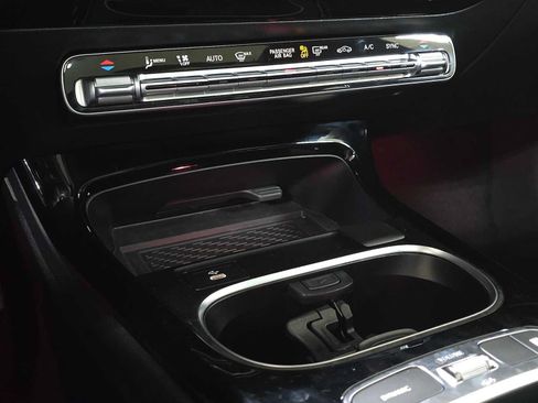 Used 2025 Mercedes-Benz CLA 250 4MATIC image 33