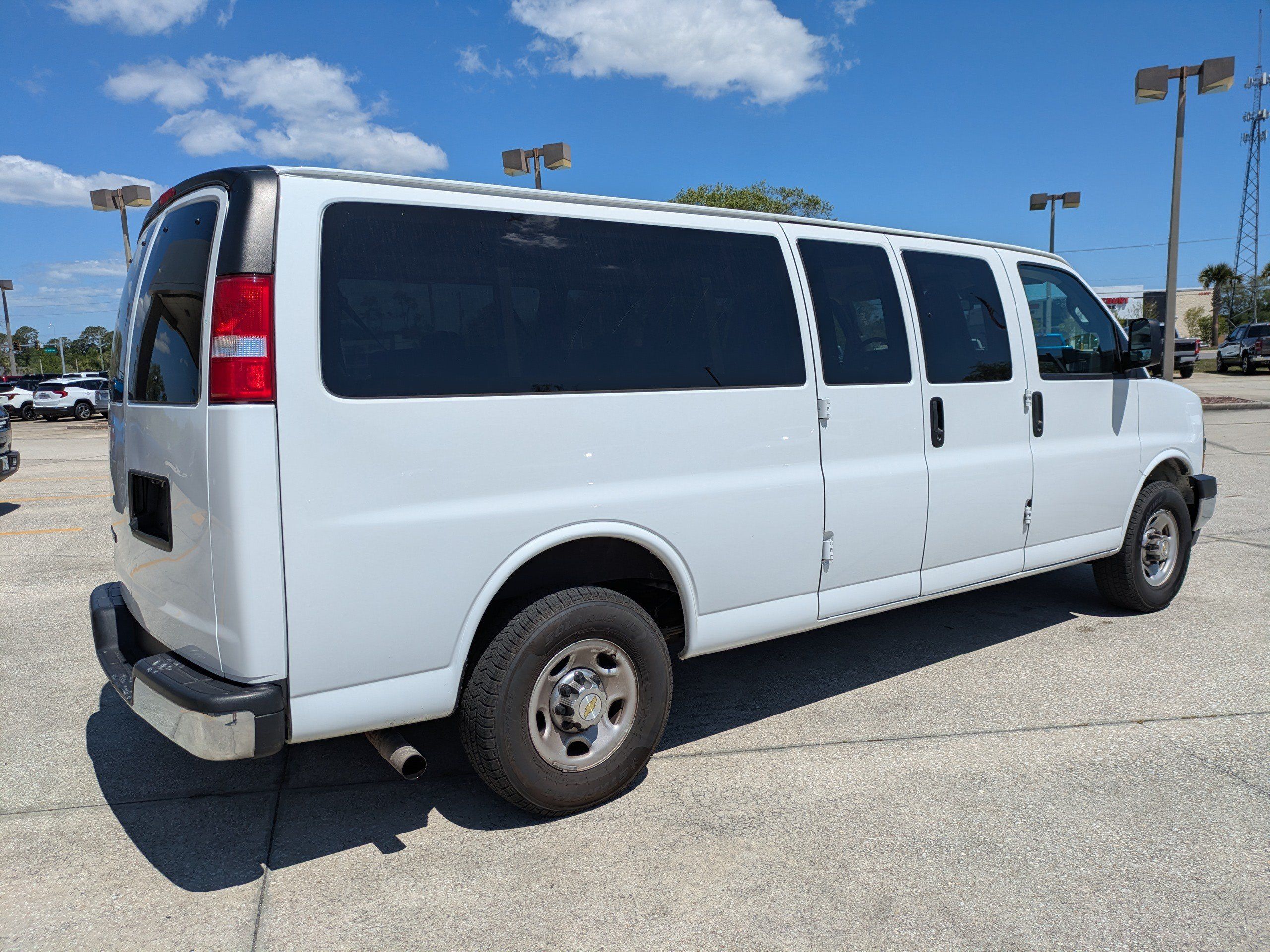 Used 2024 Chevrolet Express 3500 LT w/ LT Preferred Equipment Group RWD image 4