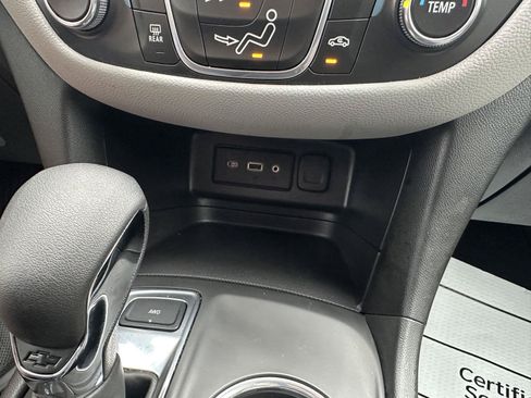 Used 2022 Chevrolet Equinox LS w/ Driver Confidence II Package AWD/4WD image 29