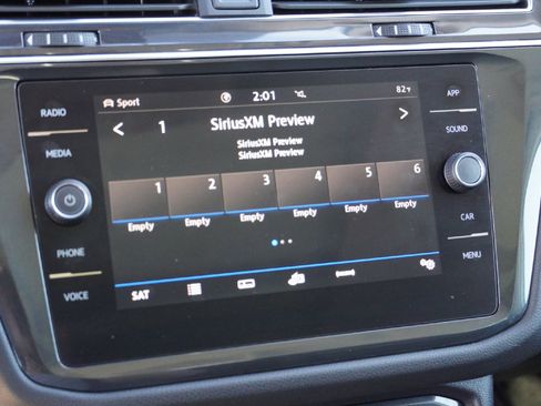 Used 2020 Volkswagen Tiguan SE image 12