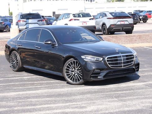 Used 2022 Mercedes-Benz S 580 4MATIC Sedan image 2