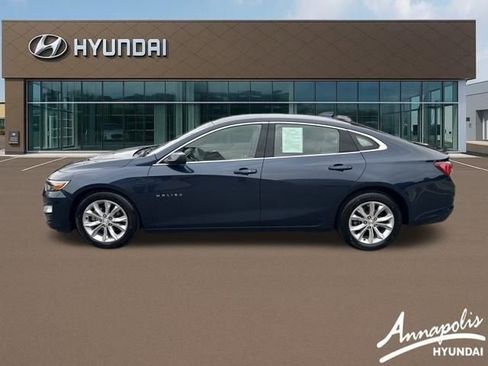 Used 2021 Chevrolet Malibu LT image 2