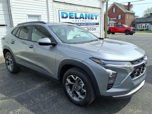Certified 2026 Chevrolet Trax LT w/ Driver Confidence Package FWD image 1