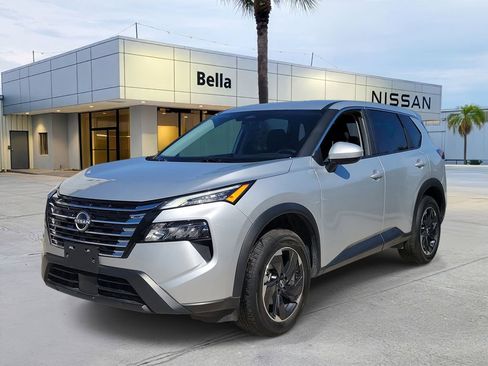 Certified 2025 Nissan Rogue SV FWD image 1