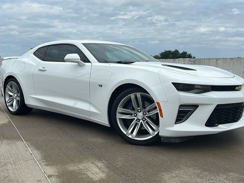 Used 2017 Chevrolet Camaro SS RWD image 6