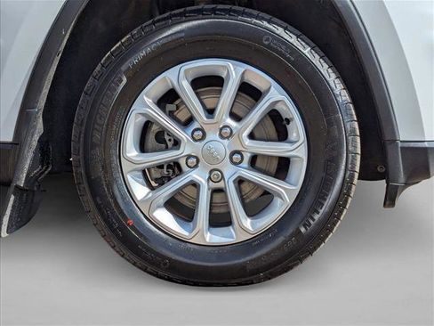 Used 2021 Jeep Grand Cherokee Laredo AWD/4WD image 23