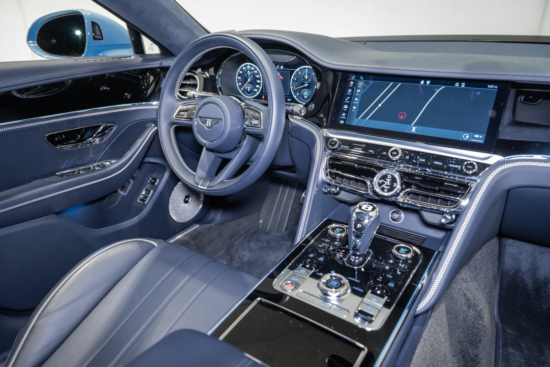 Used 2024 Bentley Flying Spur V8 AWD/4WD image 33
