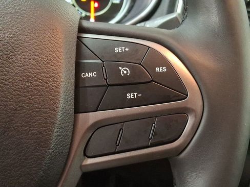 Used 2019 Jeep Cherokee Latitude Plus w/ Comfort/Convenience Group image 17