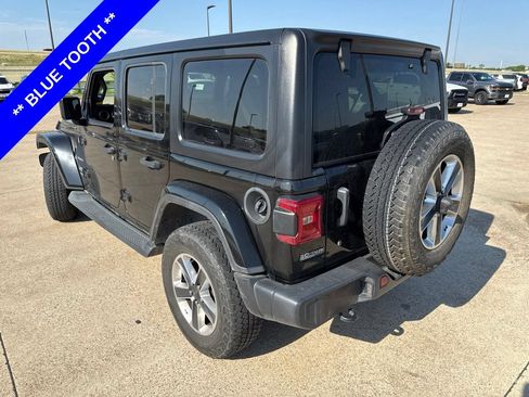 Used 2018 Jeep Wrangler Unlimited Sahara w/ Uconnect 4C Nav & Sound Group AWD/4WD image 8