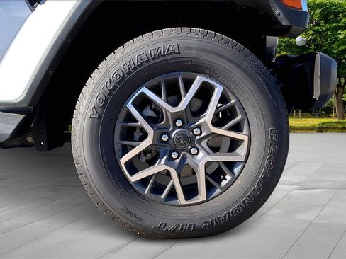 Used 2024 Jeep Wrangler Sahara image 31
