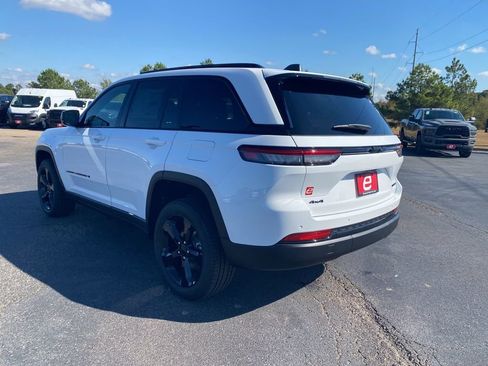 New 2025 Jeep Grand Cherokee Limited w/ Black Appearance Package image 5