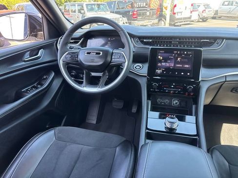 Used 2024 Jeep Grand Cherokee Altitude AWD/4WD image 10