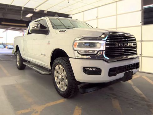 Used 2023 RAM 2500 Laramie AWD/4WD image 3