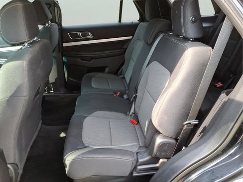 Used 2017 Ford Explorer XLT FWD image 26