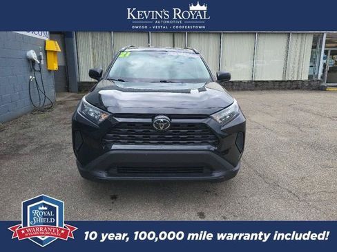 Used 2021 Toyota RAV4 LE AWD/4WD image 4