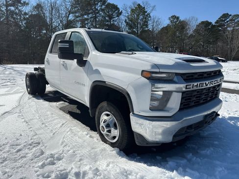 Used 2023 Chevrolet Silverado 3500 LT w/ Remote Start Package image 2