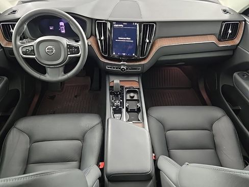 Used 2024 Volvo XC60 B5 Plus w/ Climate Package image 18